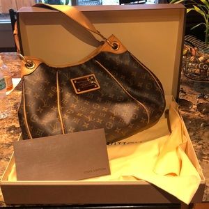 Louis Vuitton Galliera PM